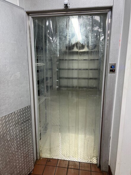 More Photos Of 10811 NE 23rd St, Spencer Restaurant For Lease