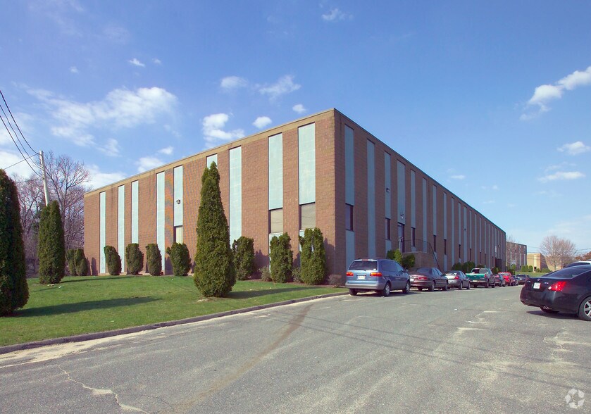 Primary Photo Of 40 Messina Dr, Braintree Warehouse For Lease