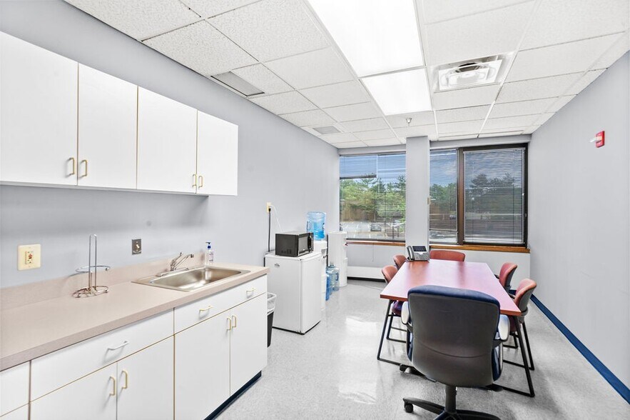 More Photos Of 4640 Forbes Blvd, Lanham Office For Lease