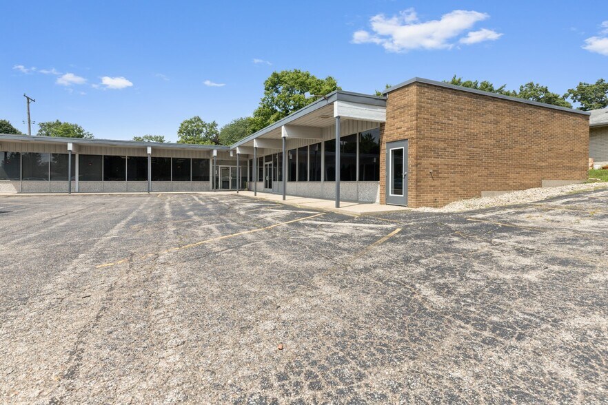More Photos Of 728 N Prospect St, Rockford Office For Sale