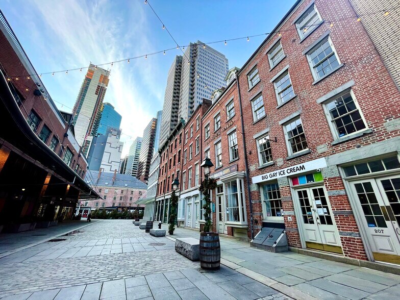 More Photos Of 207 Front St, New York Office For Lease