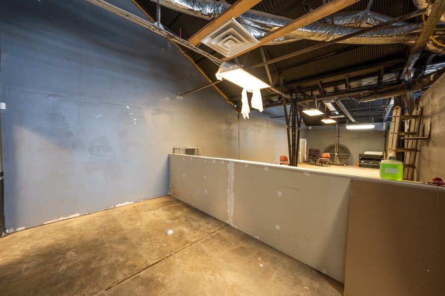 More Photos Of 2722-2724 Texas Ave, Lubbock Warehouse For Sale