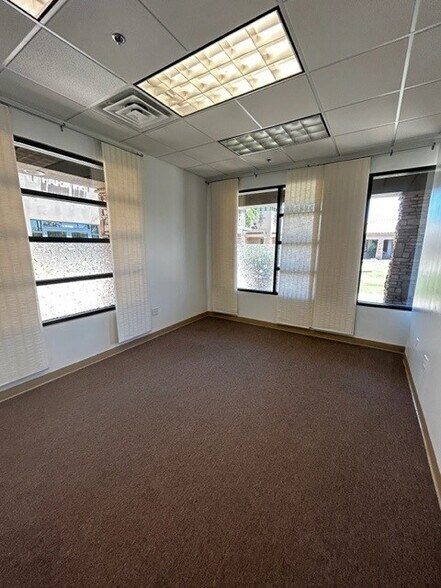 More Photos Of 9865 S Priest Dr, Tempe Unknown For Lease