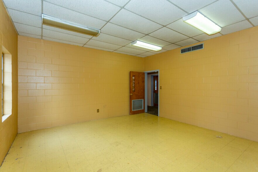 More Photos Of 2001 Avenue Z, Birmingham Religious Facility For Sale