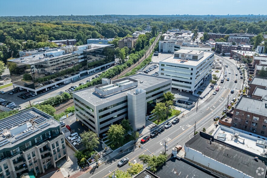 More Photos Of 40 Cutter Mill Rd, Great Neck Office For Lease