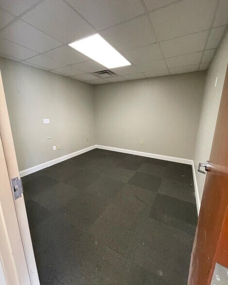 More Photos Of 6020 Parkway North Dr, Cumming Light Distribution For Lease