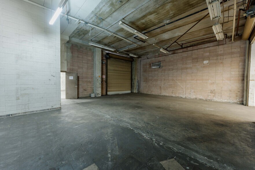 More Photos Of 917 Kokea St, Honolulu Office For Lease