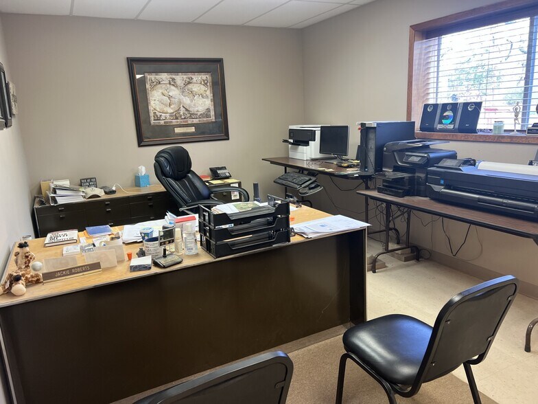 More Photos Of 307 E Main St, Hallsville Light Distribution For Lease