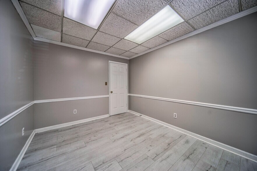 More Photos Of 425 E Crossville Rd, Roswell Office For Sale