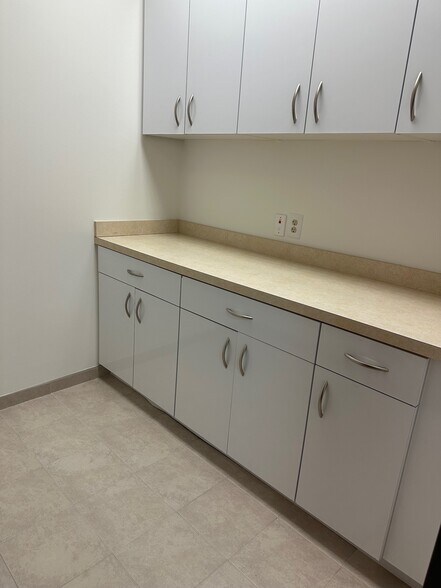 More Photos Of 19785 Crystal Rock Dr, Germantown Medical For Lease