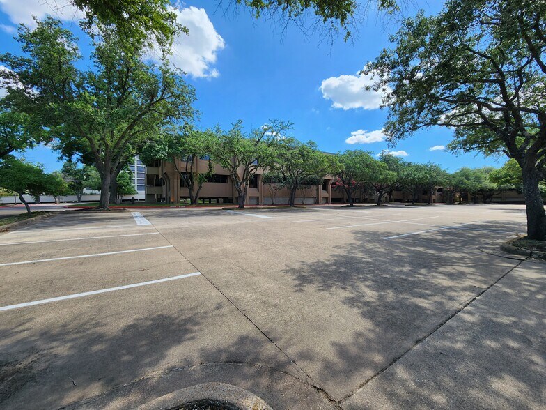 More Photos Of 8355 Walnut Hill Ln, Dallas Medical For Sale