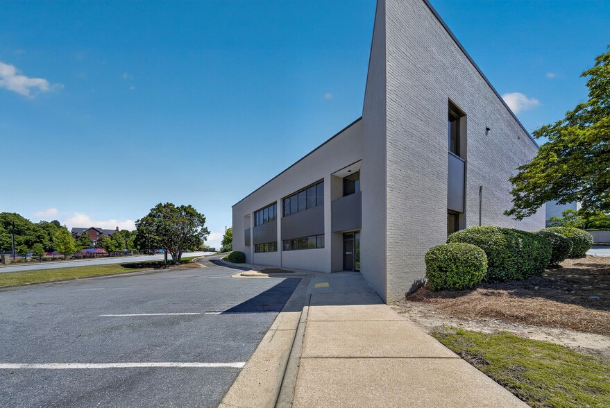 More Photos Of 615 19th St, Columbus Medical For Lease