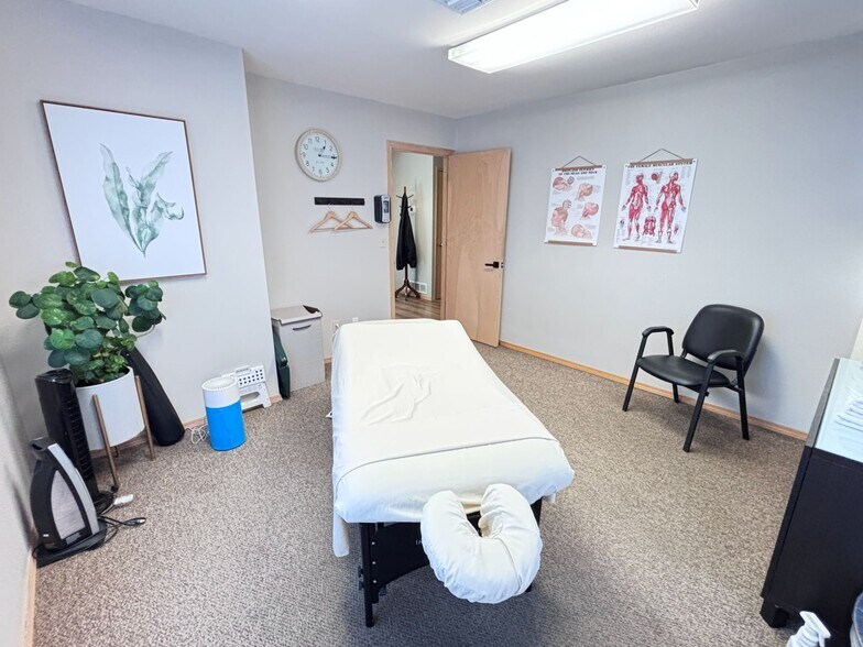 More Photos Of 4350-4356 Commercial St SE, Salem Office For Lease