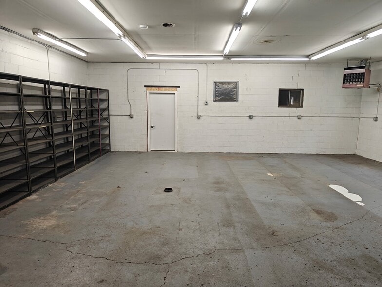 More Photos Of 908 W C St, McCook Auto Repair For Sale