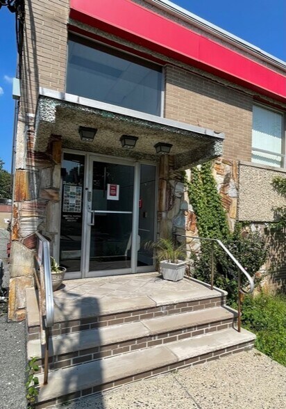 More Photos Of 1625 Lemoine Ave, Fort Lee Storefront Retail Office For Lease