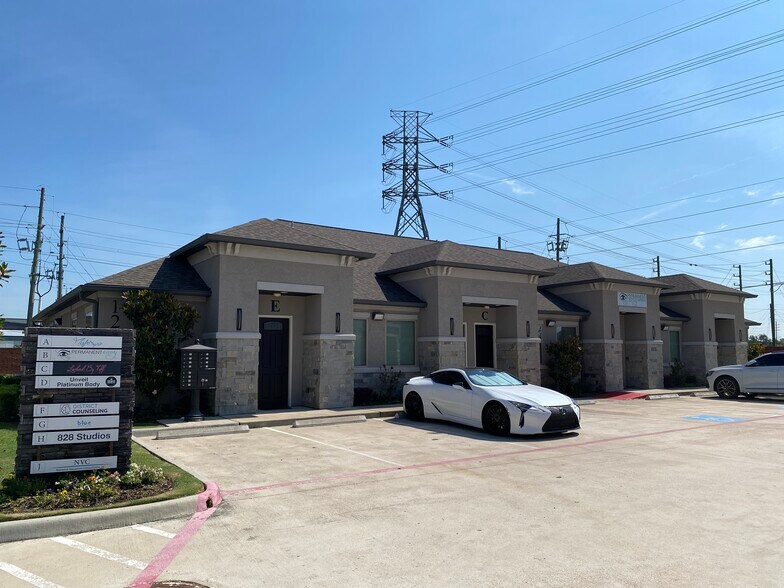 More Photos Of 12250 Queenston Blvd, Houston Office For Lease