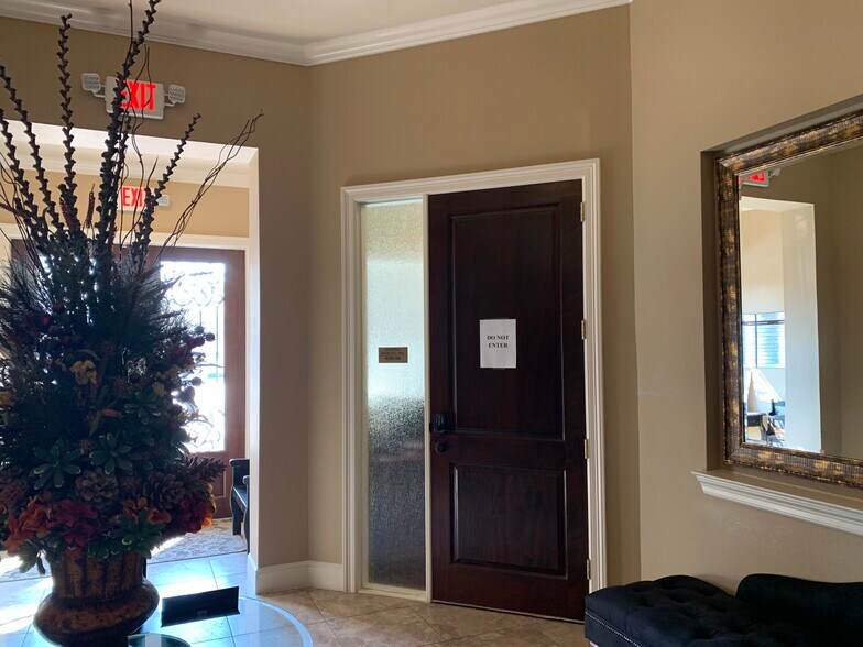 More Photos Of 26205 Oak Ridge Dr, Spring Medical For Lease