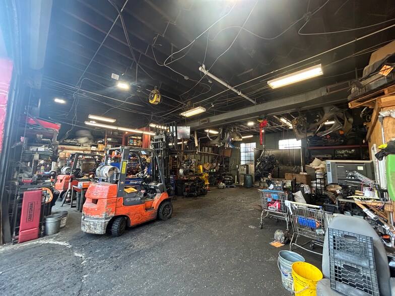 More Photos Of 38 E Chestnut St, Massapequa Auto Repair For Sale