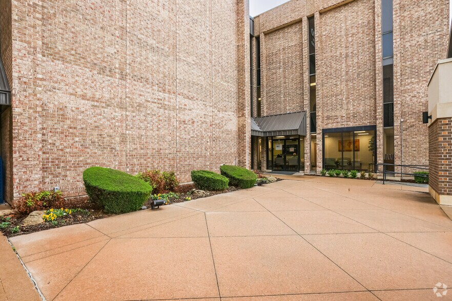 More Photos Of 5700 N Portland Ave, Oklahoma City Medical For Sale