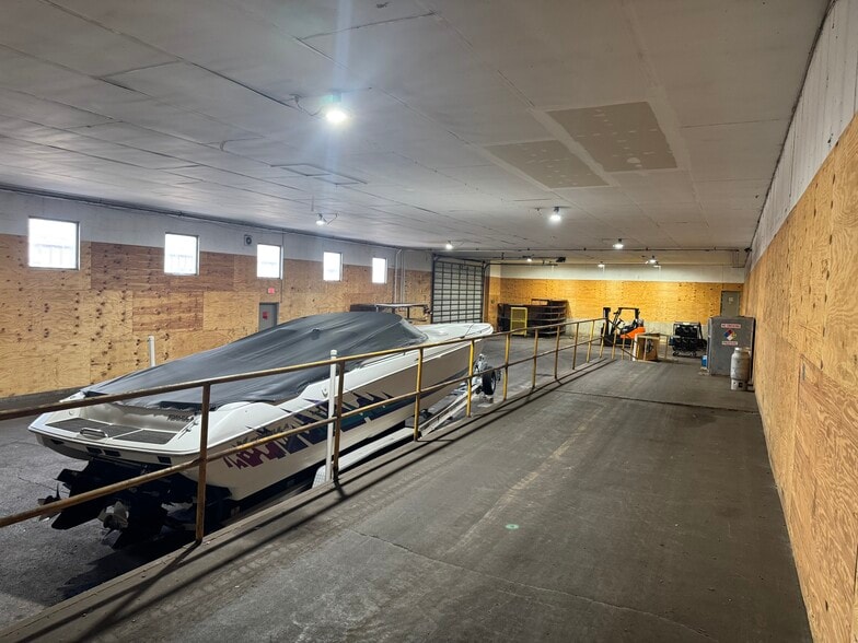 More Photos Of 2701-2815 Courtland St, Duluth Warehouse For Sale