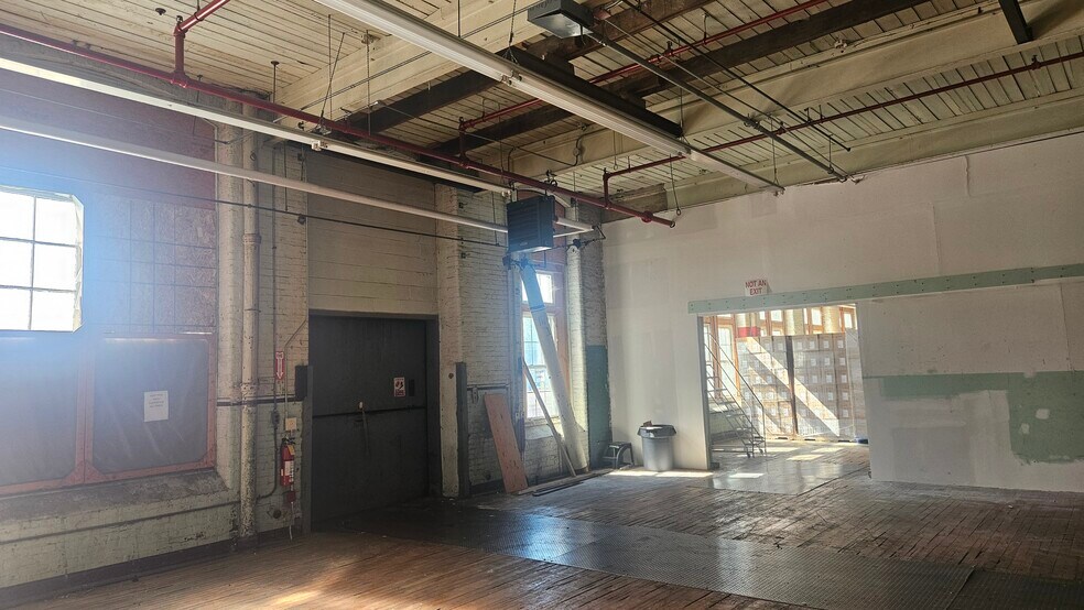 More Photos Of 159 Singleton St, Woonsocket Manufacturing For Lease