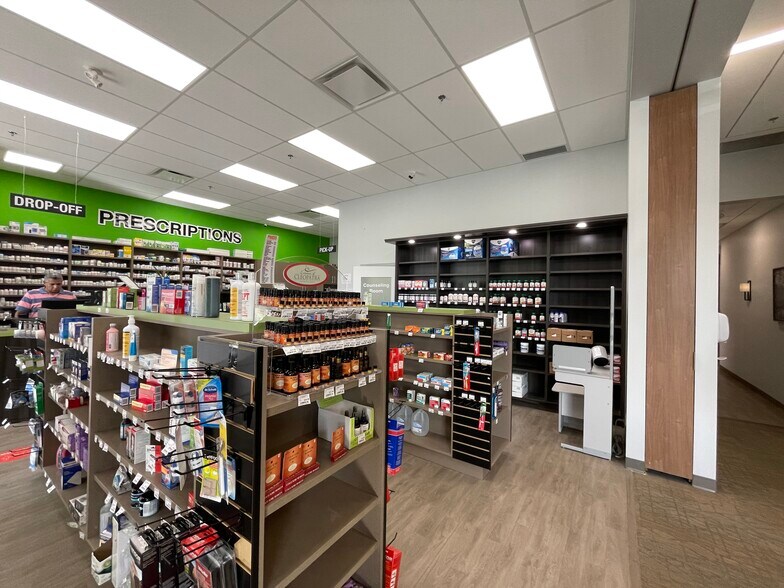 More Photos Of 2810 Bremner Ave, Red Deer Storefront For Sale