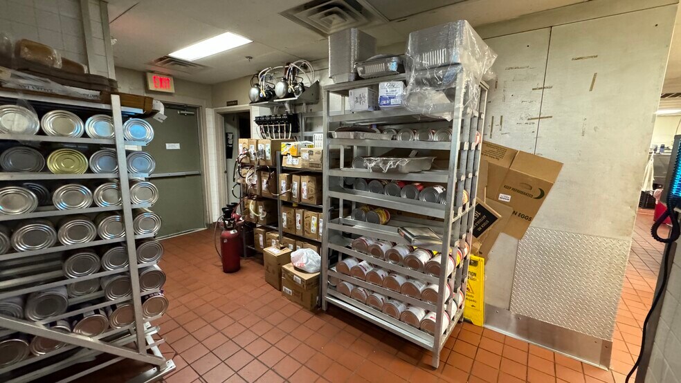 More Photos Of 2100 W Union Blvd, Bethlehem Restaurant For Lease