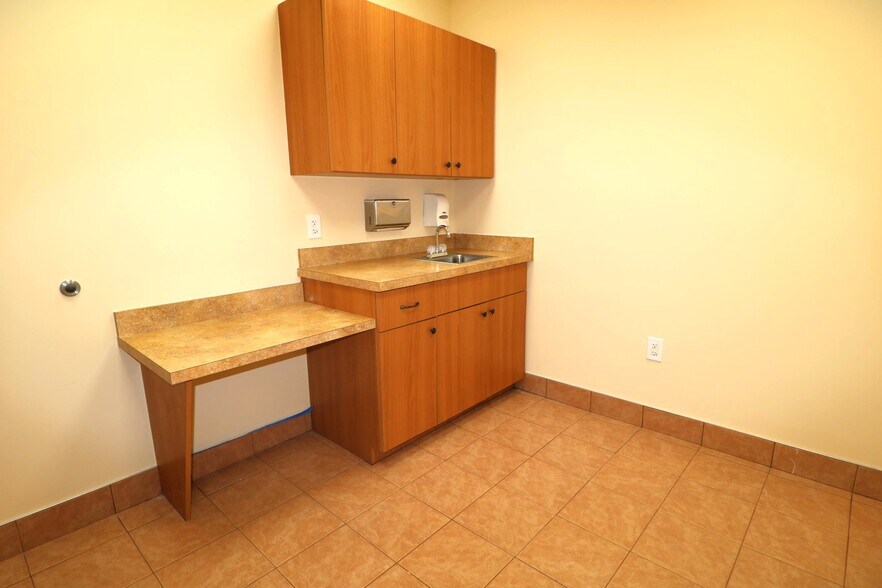 More Photos Of 1167 McBride Ave, Woodland Park Medical For Lease