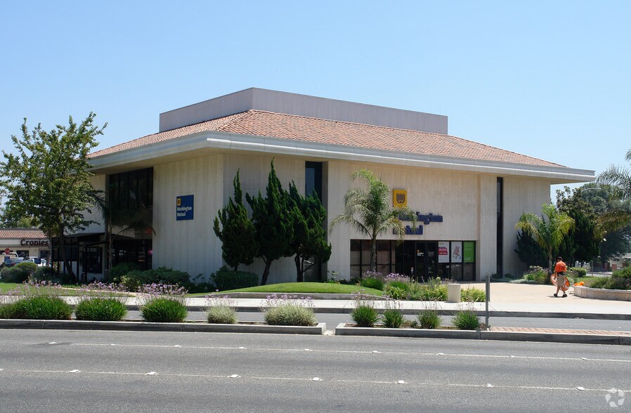 More Photos Of 2720-2836 Cochran St, Simi Valley Unknown For Lease