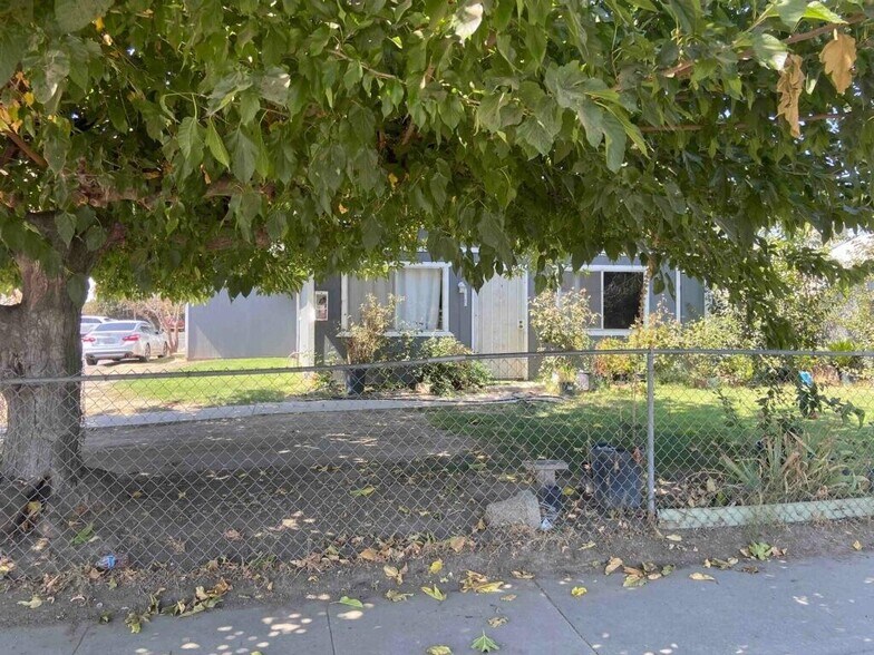 More Photos Of 915 N Rinaldi St, Visalia Apartments For Sale