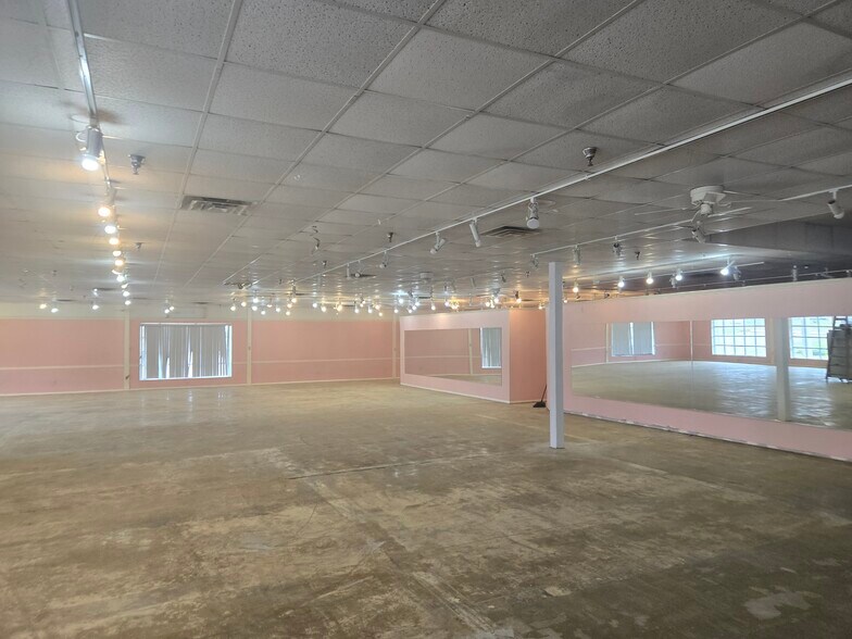 More Photos Of 3641 Sycamore Dairy Rd, Fayetteville Freestanding For Lease