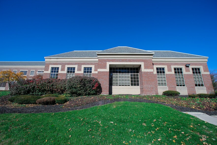 More Photos Of 2620 Kessler Blvd E, Indianapolis Office For Sale