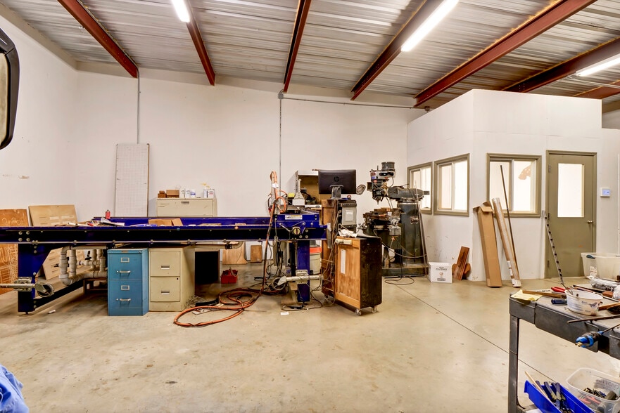 More Photos Of 1316 S 5th Ave, Wilmington Service For Sale