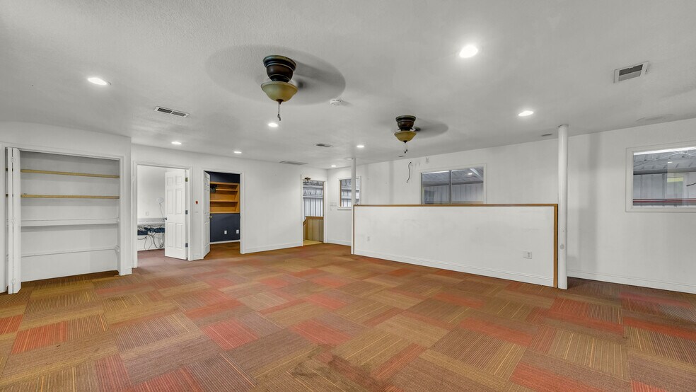 More Photos Of 221 Judd St, Weatherford Flex For Sale