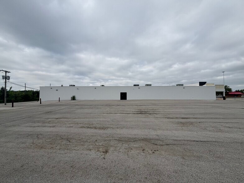 More Photos Of 4835-4953 State Ave, Kansas City Unknown For Lease
