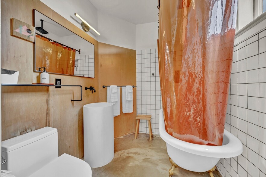 More Photos Of 118 S 4th St, Wilmington Hospitality For Sale
