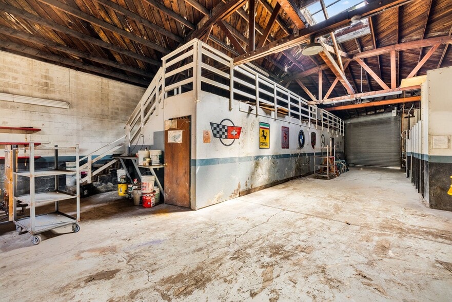 More Photos Of 5417 Adeline St, Oakland Auto Repair For Sale