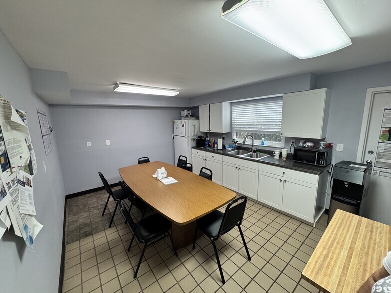 More Photos Of 105 W Calvin St, Deland Office For Sale