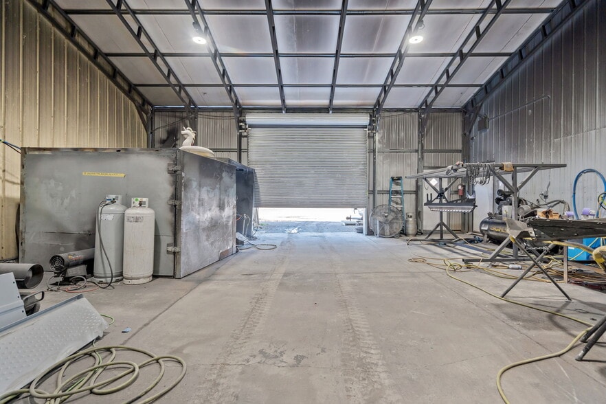 More Photos Of 4704 N College Rd, Castle Hayne Warehouse For Lease