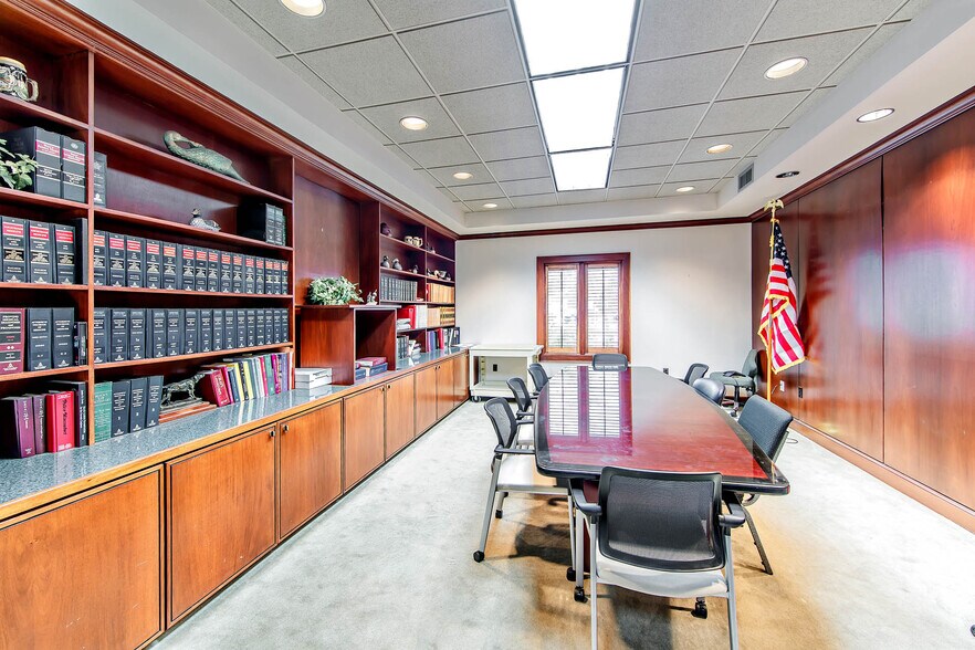 More Photos Of 7836 Park Ave, Houma Office For Lease