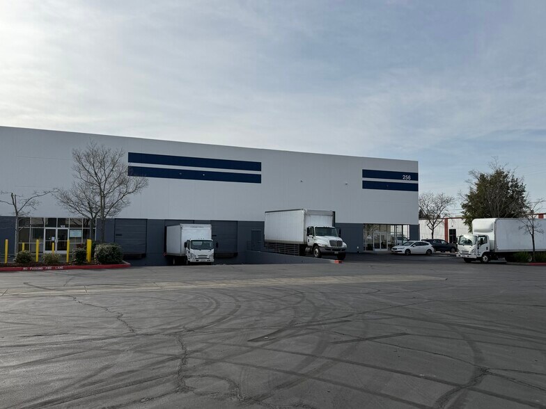 More Photos Of 256 Sutton Pl, Santa Rosa Distribution For Lease