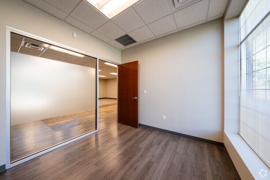 More Photos Of 52 S Union Rd, Buffalo Medical For Lease