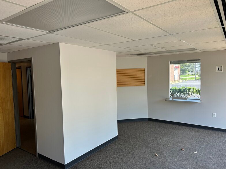 More Photos Of 9719 Olive Blvd, Olivette Medical For Lease