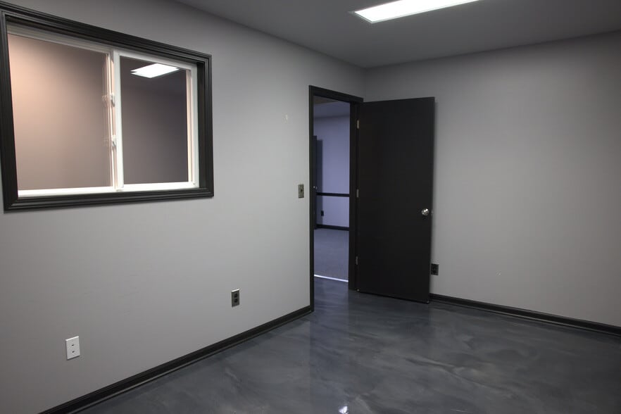 More Photos Of 101 W Shrader St, Liberty Manufacturing For Lease