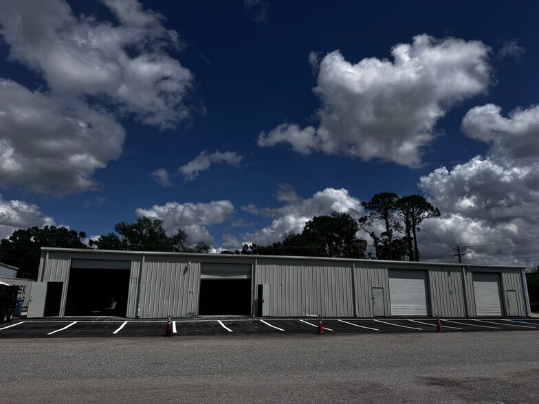 Primary Photo Of 8910 N Fork Dr, North Fort Myers Warehouse For Lease