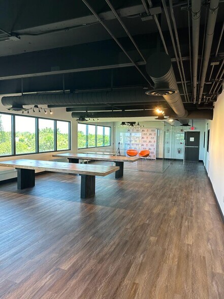 More Photos Of 1016 Clemons St, Jupiter Office For Lease
