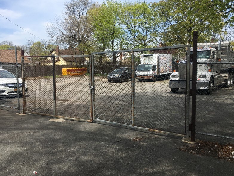 More Photos Of 265 Sheridan Blvd, Inwood General Retail For Sale