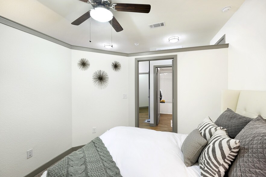 More Photos Of 403 E Koenig Ln, Austin Apartments For Lease