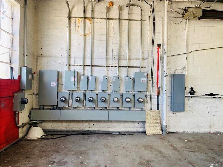 More Photos Of 1212 Abbott Rd, Buffalo Auto Dealership For Lease