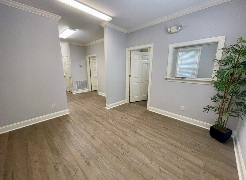 More Photos Of 200 Commercial Ct, Savannah Office For Lease